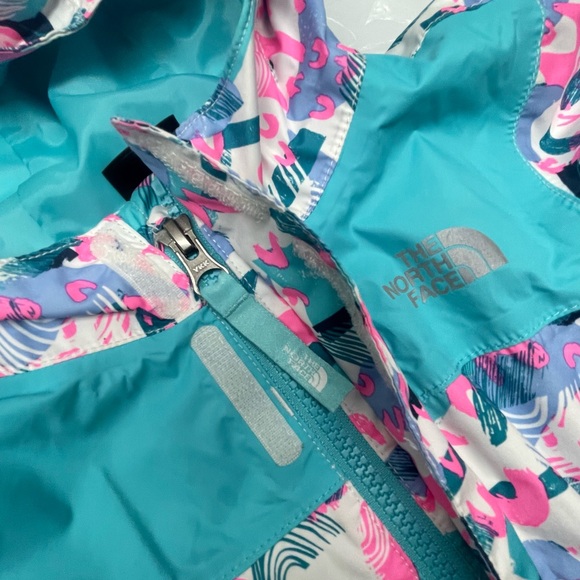 THE NORTH FACE Toddler Tailout Rain Jacket Size: 2T Color:White/Blue/Pink - Picture 7 of 12